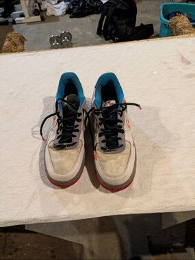 Nike Men's Low-Top Sneakers in White with Teal and Red Accents